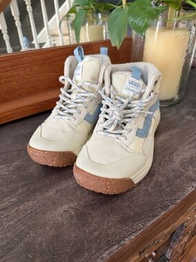 Vans UltraRange Exo Hi Boots Womens Size 6 Cream Blue Hiking Sneakers